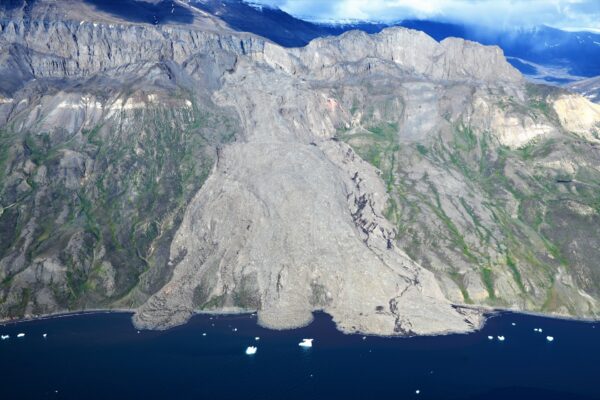 Klimaforandringer, kæmpe fjeldskred og tsunamier i Grønland og Arktis