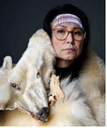 At finde sin stemme mellem to verdener: om inuit-identitet, magt og forsoning v. Lisa Bundgaard Jensen