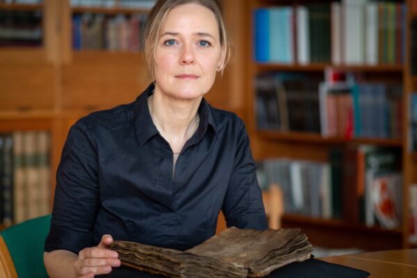 På sporet af kvinder i Saga og Edda v. Annette Lassen