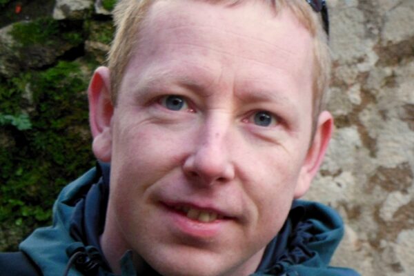 I kryolittens skygge – minen, magten og fjordens folk v. Henrik Knudsen